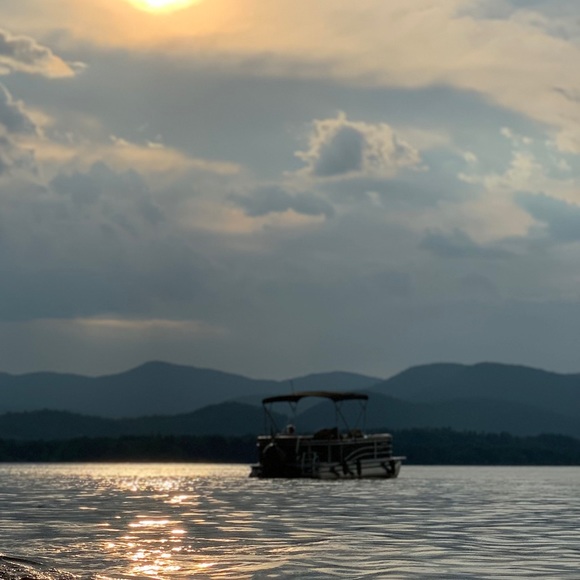 Meet your Posher, Stefani - Picture 1 of 1